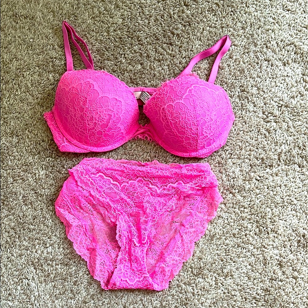 Victoria’s Secret Push-up Lace Bra